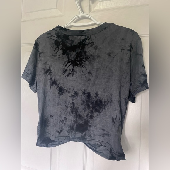 New! SHEIN EZwear Tie-Dye Wash Twist-Front Tee - Picture 2 of 4